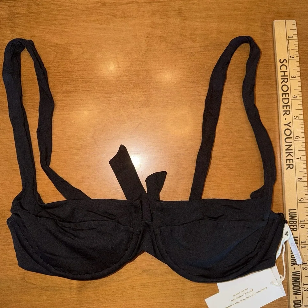 NEW L* Space Women's Coast To Coast Bikini Top Size Medium Black $119 TOP ONLY